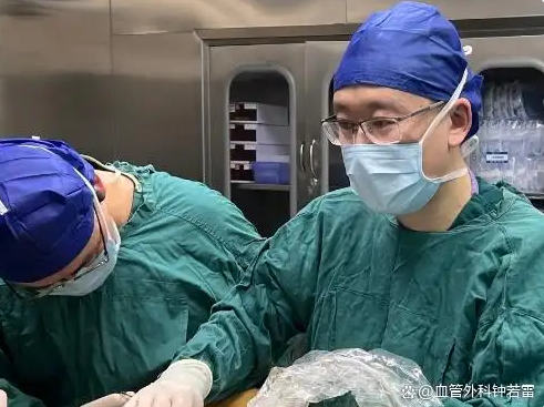 56岁静脉曲张，眼睁睁看着“蚯蚓”往大腿爬，不得已做了这个决定