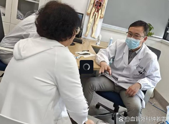腿上出现抽筋与静脉曲张有关吗？