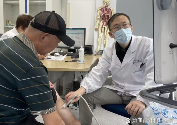 静脉曲张导致腿上皮肤瘙痒，长期擦药能治好吗？