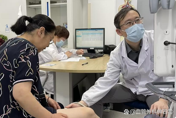 为什么联合微创对老年静脉曲张群体比较友好？
