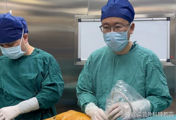 赌对了！50岁冒险做了静脉曲张微创，18小时后脸上笑容快压不住了