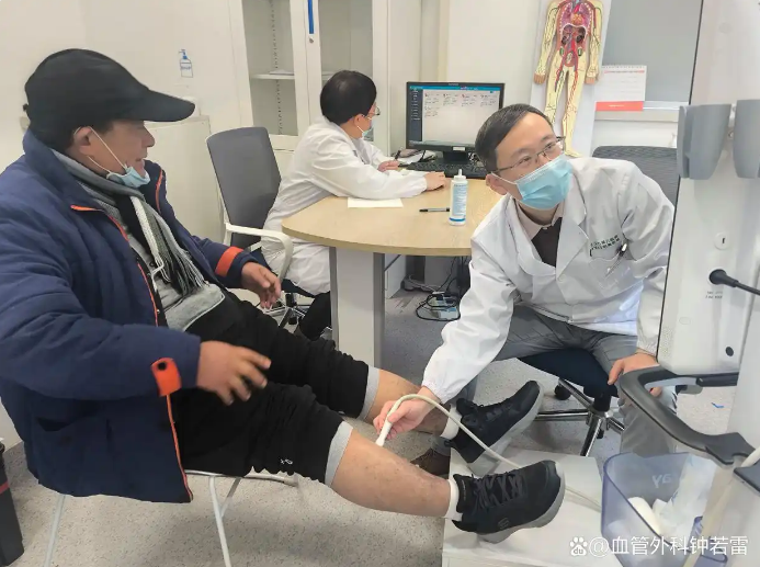 静脉溃疡小腿破裂喷血，武汉大哥术后8个月复诊，后续来了！