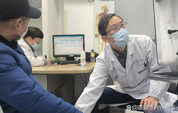 揭秘静脉曲张常见3大误区，看完蛇年不踩坑！