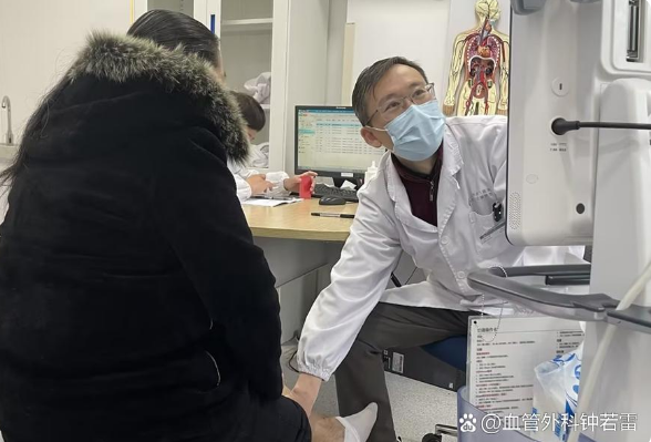多年迂曲扩张的“蚯蚓腿”，为什么突然又痛又肿？是不是长血栓了？