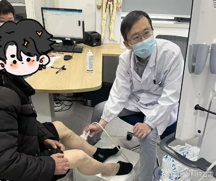 老工友一句话点醒：静脉曲张不用开刀！63岁大叔微创后放心带孙子