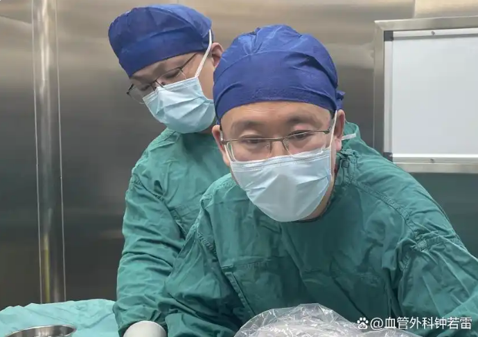 黑龙江80岁婆婆静脉曲张，“蚯蚓”往大腿上爬，害怕开刀跨省微创